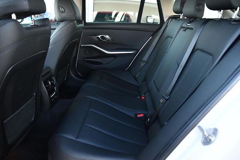BMW Řada 3 320D xDrive 2xALU 1M ČR - fotka 21 z 38