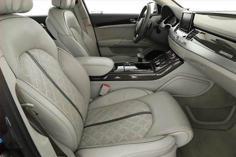 Audi S8 (2013) 4.0 TFSi - fotka 7 z 21