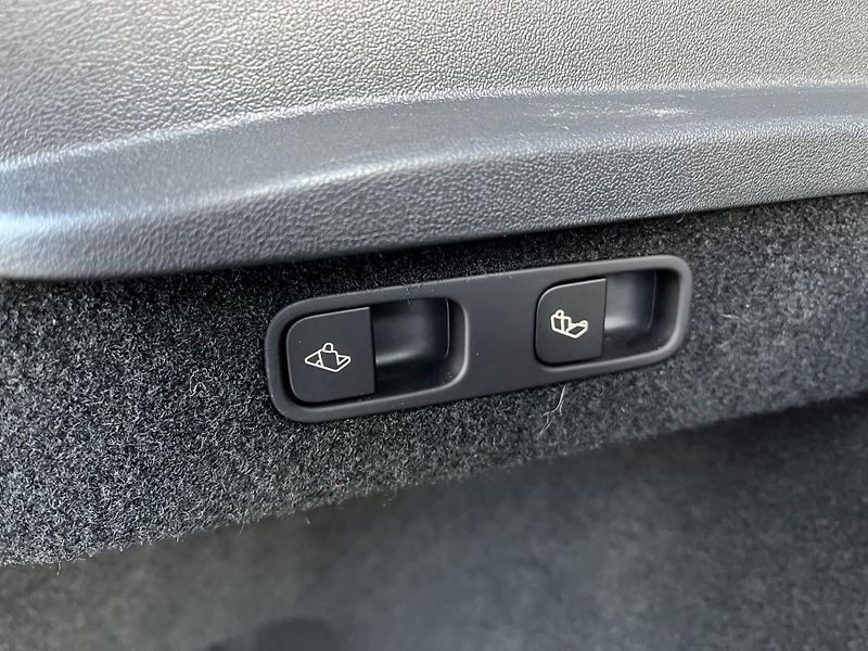 Tesla Model Y (2022) PERFORMANCE 393 Kw ,RYZEN,DPH - fotka 23 z 29