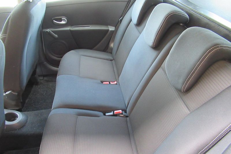 Renault Clio 1.2i KLIMA TAŽNÉ - fotka 15 z 19