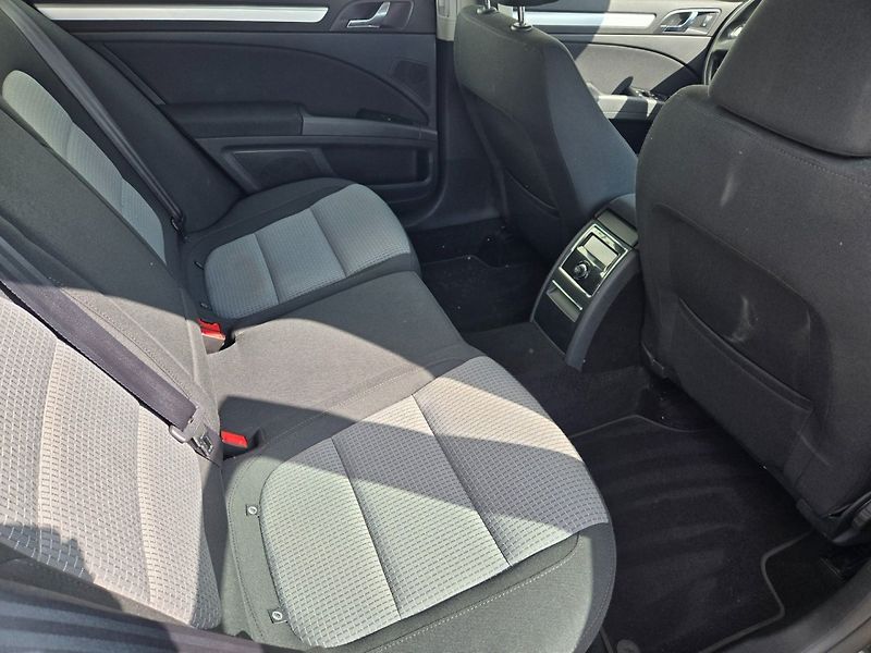 Škoda Superb (2011) 2.0 TDI Serviska Rozvody - fotka 17 z 48