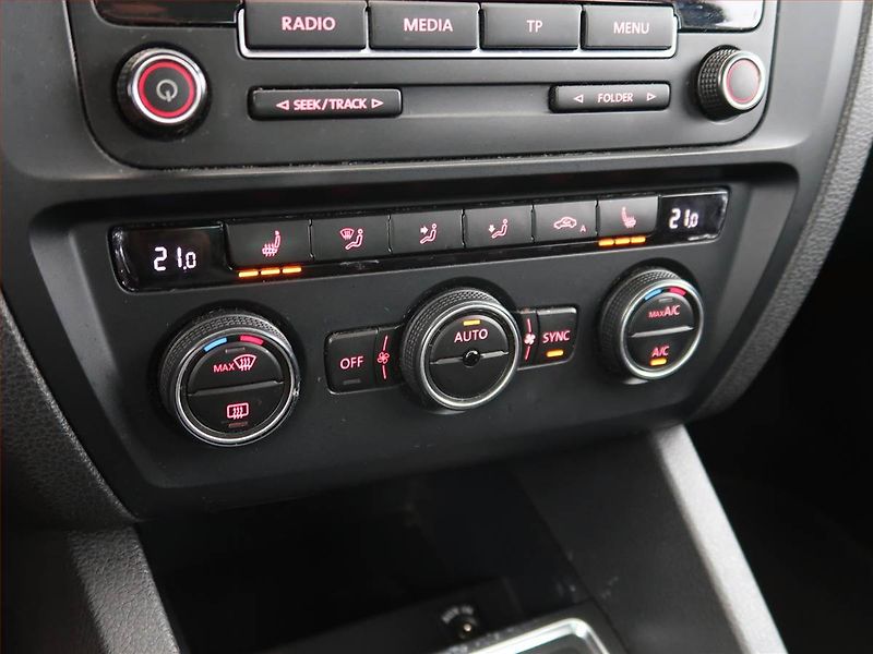 Volkswagen Jetta (2015) 1.2 TSI, Serv.kniha - fotka 13 z 18