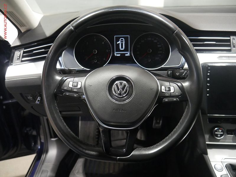 Volkswagen Passat (2015) 2.0TDi, Comfortline - fotka 12 z 17