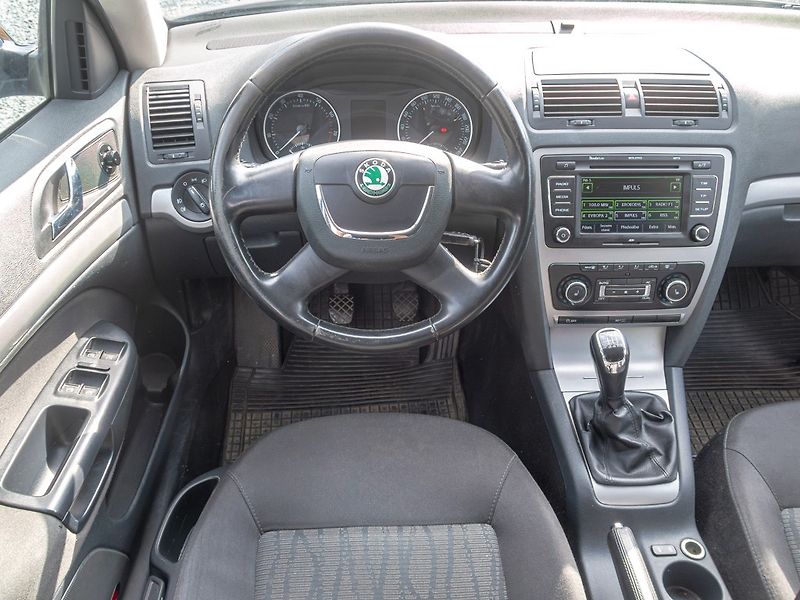 Škoda Octavia (2011) 1.2T 77KW – VÝBAVA - fotka 9 z 41