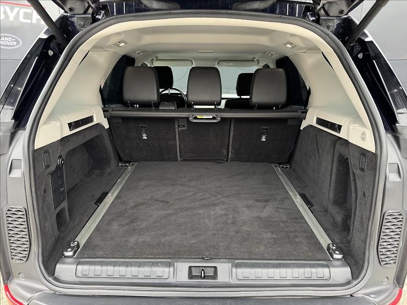 Land Rover Discovery 3,0 SDV6 SE AT AWD ČR DPH - fotka 13 z 28