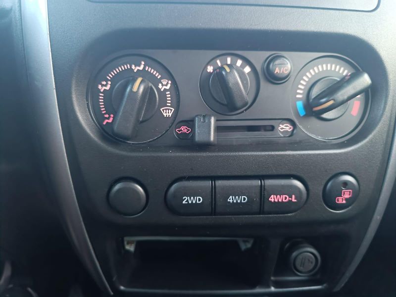 Suzuki Jimny 1.3/63kW, benzin, 4x4 - fotka 20 z 23