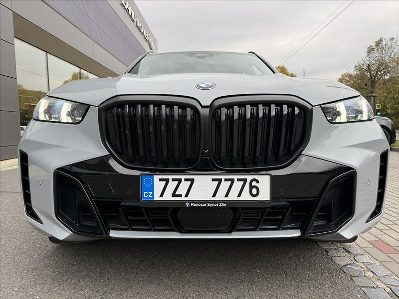 BMW X5 3,0 30d xDrive - fotka 5 z 36