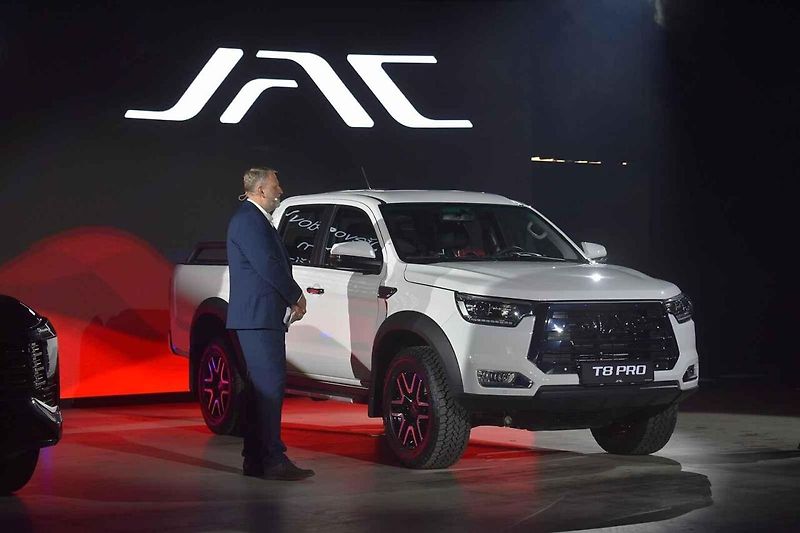 Každá prezentace modelu JAC byla i menší show.