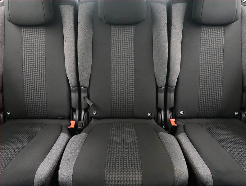 Peugeot 5008 (2021) Active PureTech 130, 7 míst - fotka 10 z 22
