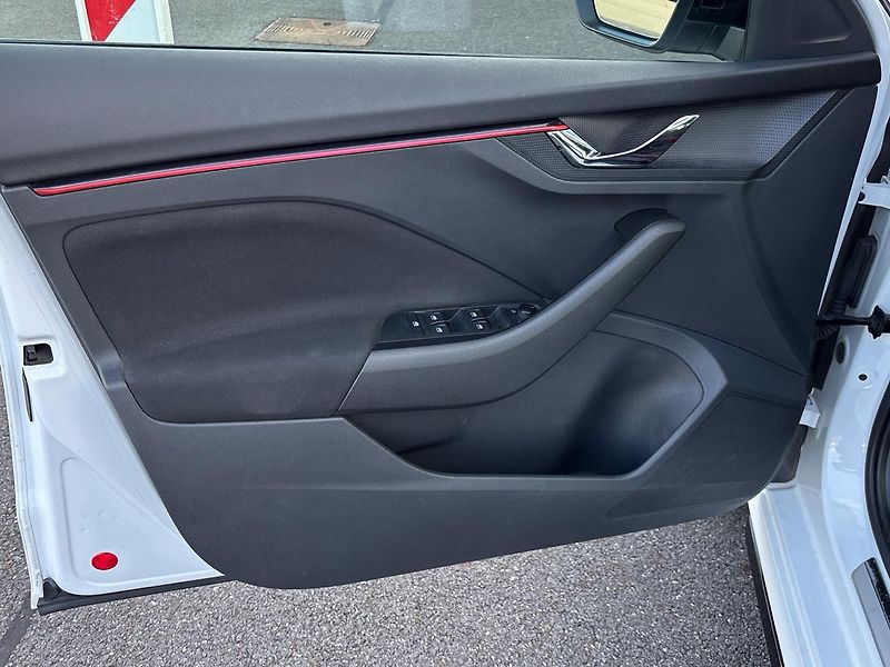 Škoda Kamiq Monte Carlo - fotka 13 z 30