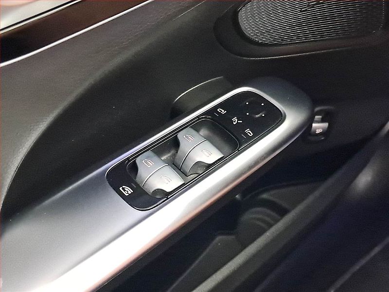Mercedes-Benz Třídy C (2022) C 220 d 4MATIC - fotka 21 z 24