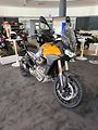 Moto Guzzi V 100 Stelvio (2025) Stelvio V100 Giallo Savana E5+ - náhled 9