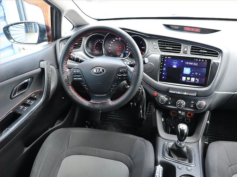 Kia Ceed (2012) Gold 1.6 GDI, Serv.kniha, Navi - fotka 7 z 19