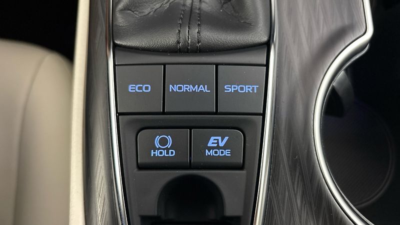 Toyota Camry 2.5 Hybrid AUT Executive - fotka 29 z 29