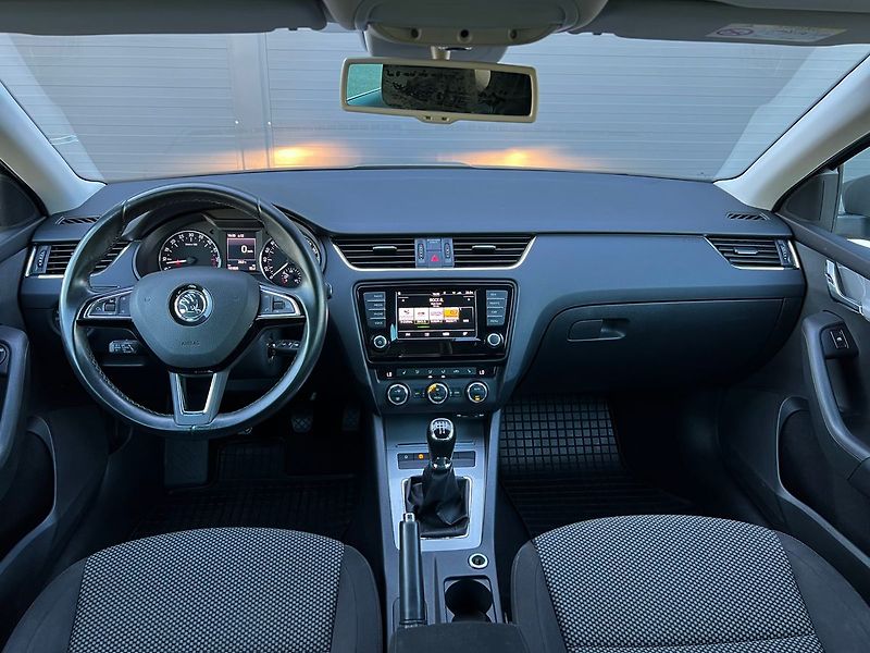 Škoda Octavia 1,6 TDi 81kW STYLE-KAMERA.P - fotka 19 z 42
