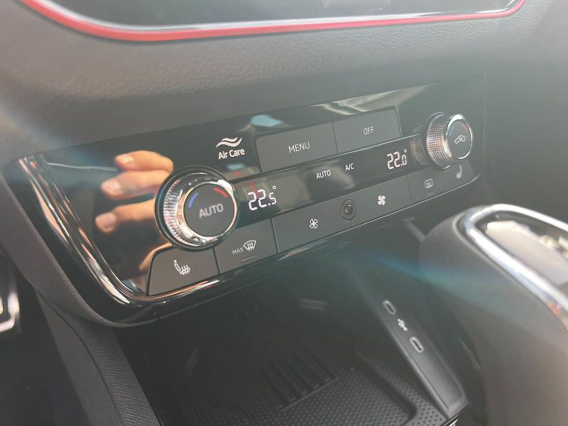 Škoda Scala Monte Carlo 1,5 TSI 110 KW DSG - fotka 19 z 28