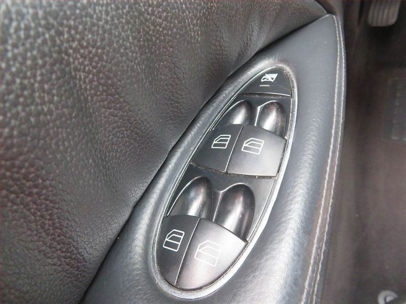Mercedes-Benz Třídy E (2003) E 320 CDI , Automat, po STK - fotka 16 z 16