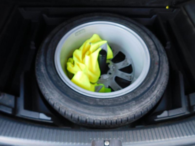 Volkswagen Touran (2009) 1.9 TDi DSG - fotka 19 z 31