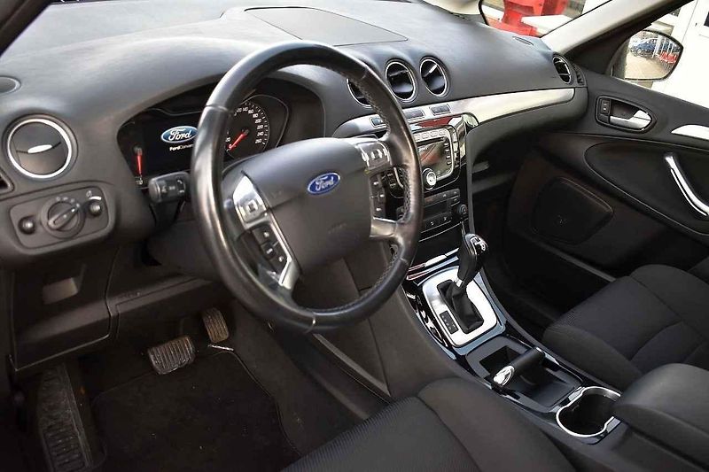 Jízdní vlastnosti vozu S-Max potěší každého nadšeného řidiče