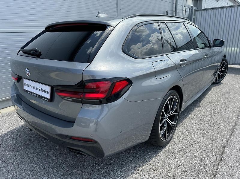 BMW Řada 5 520d xDrive Touring - fotka 2 z 17