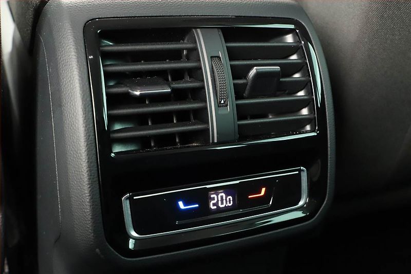 Volkswagen Passat (2023) 2.0 TDI, Automat, Navi - fotka 18 z 22