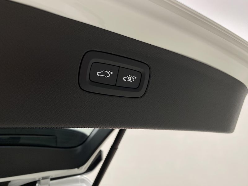 Volvo XC90 T8 RECHARGE BLACK EDITION 7m - fotka 37 z 72