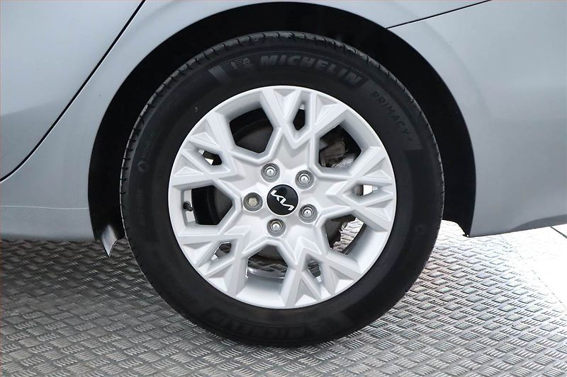 Kia Ceed (2022) Gold 1.5 T-GDI, Serv.kniha - fotka 15 z 23