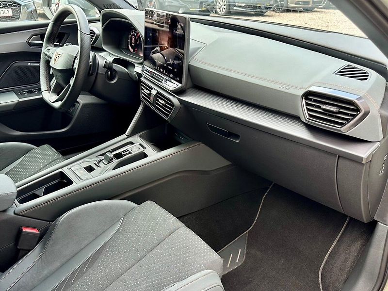 Cupra Leon (2025) VZ 2.0TSI 245kW EXTREME - fotka 27 z 38