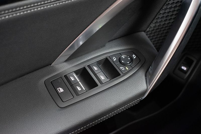 BMW X1 xDrive23d PREMIUM*DPH*ČR 1.MAJ - fotka 14 z 43