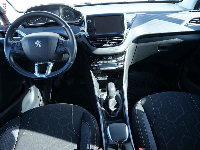 Peugeot 2008 (2017) 1.2 PT, ČR, Active - fotka 8 z 19