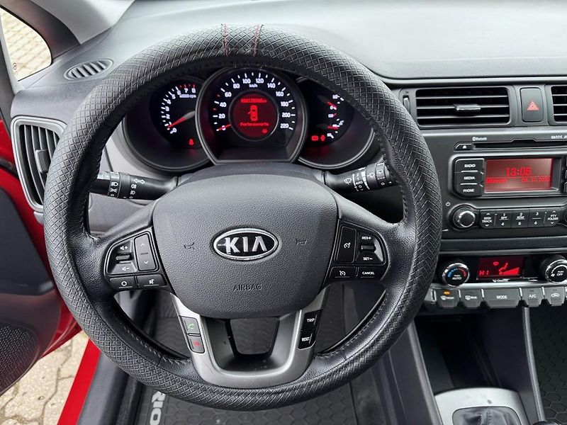 Kia Rio 1.4i 80 kW digi. klima - fotka 14 z 17
