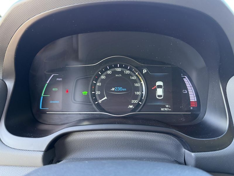 Hyundai IONIQ (2018) Electric 28 kWh - fotka 12 z 17