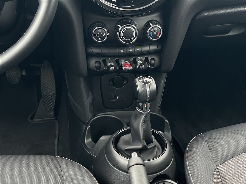 Mini Cooper 1,5 ACC+PDC - fotka 11 z 22