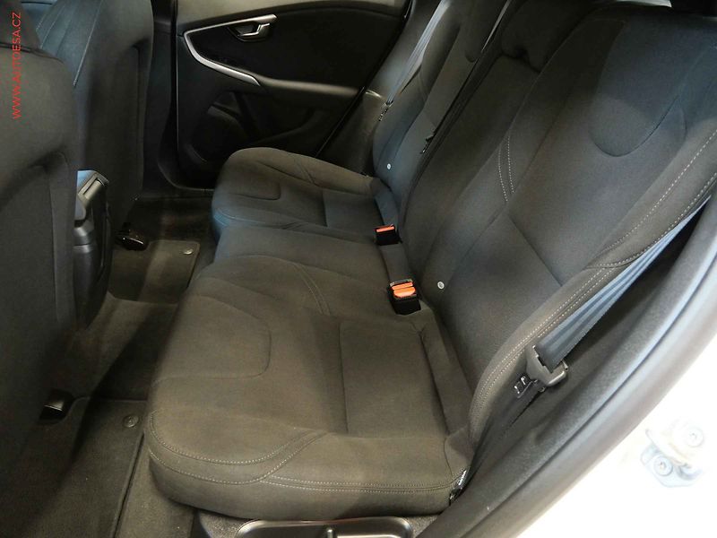 Volvo V40 (2014) 1.6 D2, Cross Country, AT - fotka 11 z 18