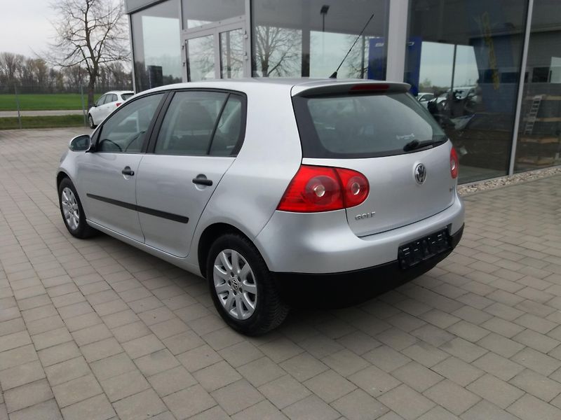Volkswagen Golf 1.4TSi,DSG,90kW,SERVI.KNÍŽKA - fotka 6 z 21