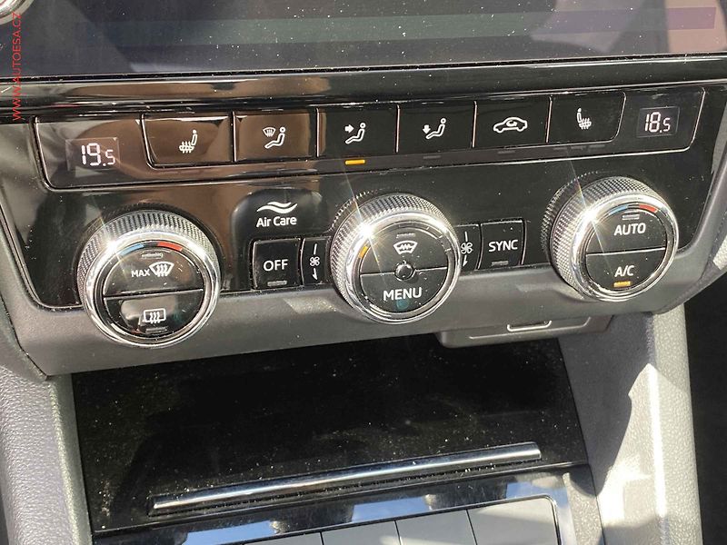 Škoda Octavia (2019) 1.6 TDi, Style, TZ, park - fotka 14 z 18