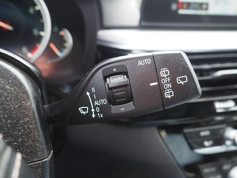 BMW Řada 5 (2017) 3.0d xDrive, 195 kW - fotka 27 z 38