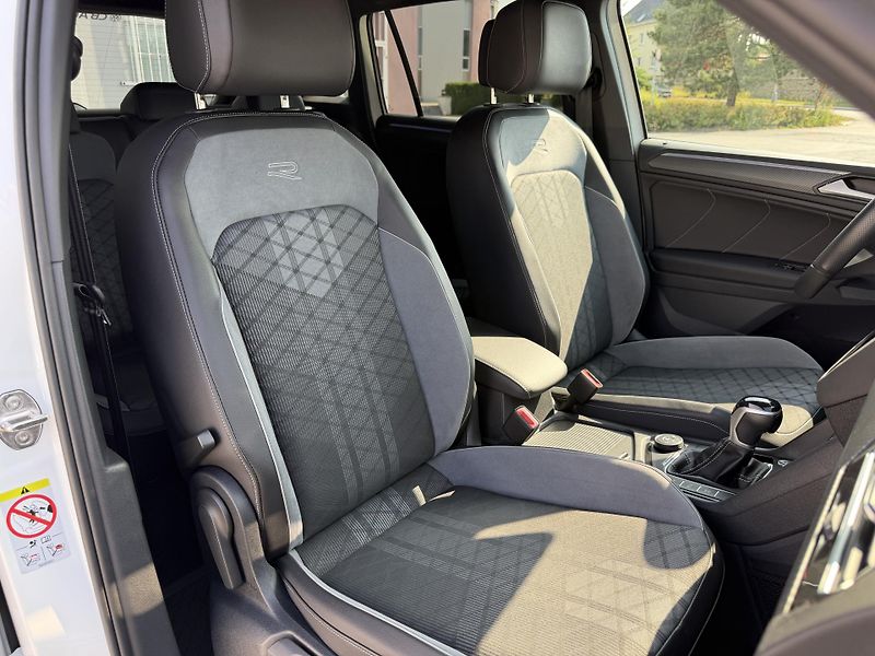 Volkswagen Tiguan R-Line 2,0 TSi/180kW 4x4 DSG - fotka 73 z 114