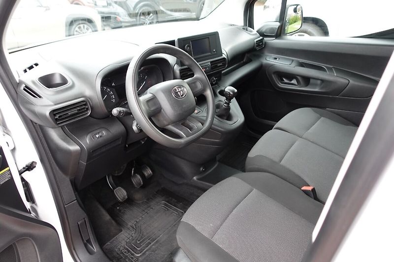 Toyota ProAce 1.5 D4-D 100 - 6 MT Active Car - fotka 10 z 25
