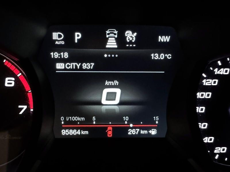 Alfa Romeo Stelvio (2018) 2.0 T 280k AT8 ZF Q4 4x4 Super - fotka 14 z 20