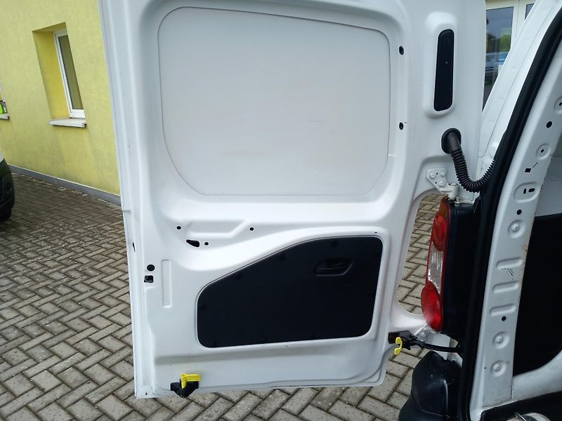 Citroën Berlingo (2015) 1,6HDi 3 MÍSTA POUZE 102t.KM ! - fotka 14 z 32
