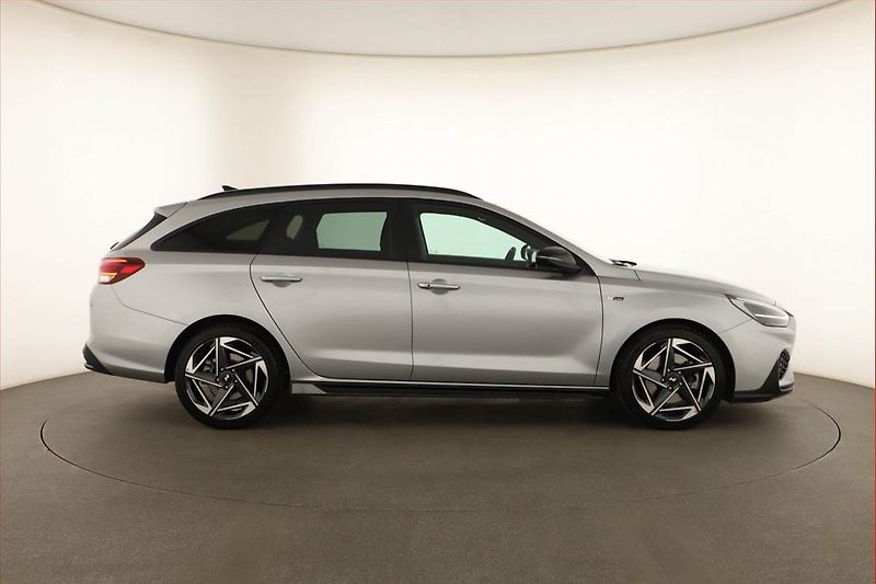 Hyundai i30 (2025) 1.5 T-GDI MHEV 48V, N-LINE - fotka 6 z 16
