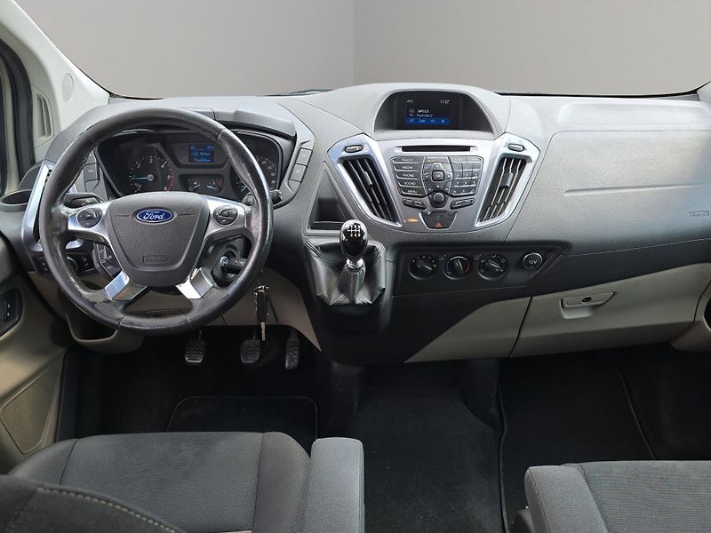 Ford Tourneo Custom (2016) 2.0 TDCi 96kW, L2 ČR, 1. Maj., - fotka 9 z 20
