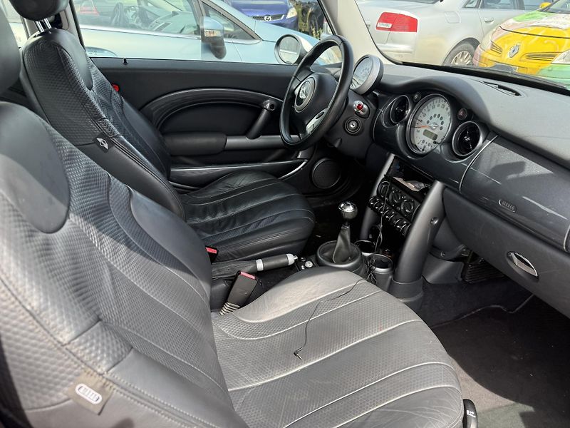 Mini Cooper (2003) 1.6 85kw - fotka 9 z 14