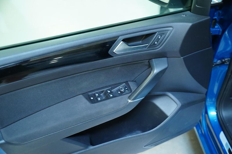 Volkswagen Touran - fotka 13 z 29