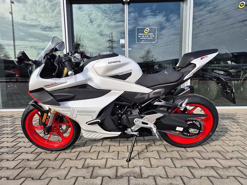 CFMOTO 450 SR (2026) - fotka 7 z 16