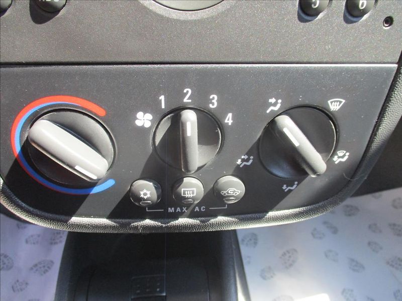 Opel Corsa 1,2 i, automat, klima, servis, - fotka 16 z 27