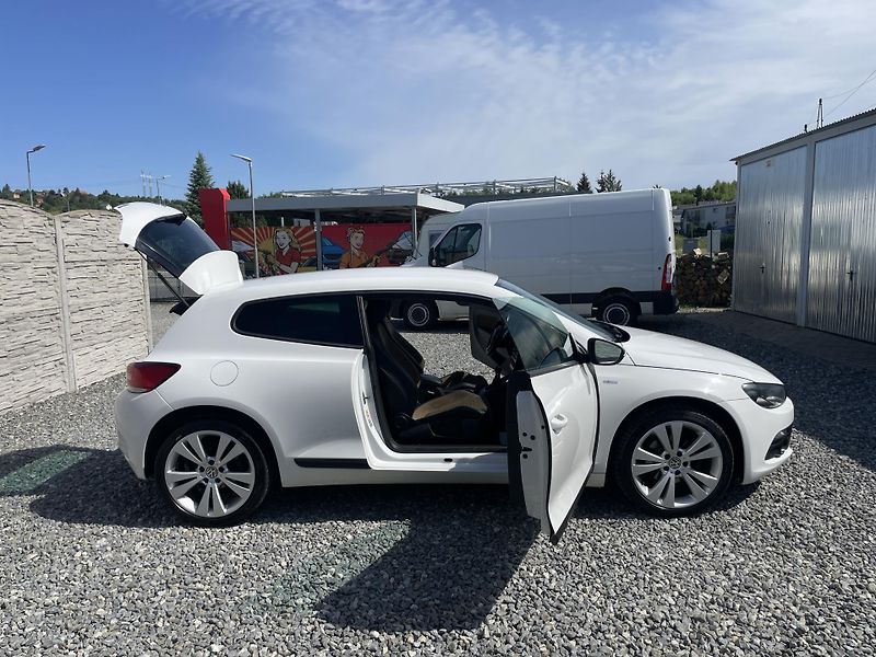 Volkswagen Scirocco 1.4TSi 125PS SPORT EDITION TOP - fotka 149 z 178