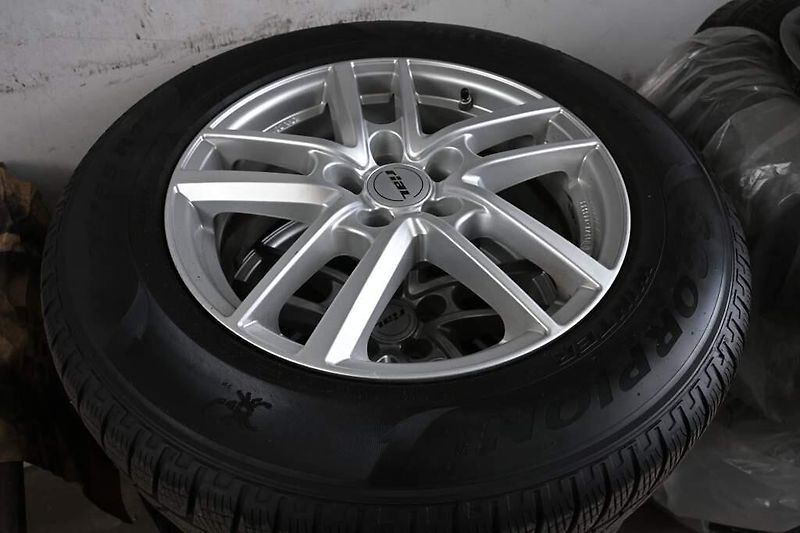 Ford Kuga (2022) 2.0 VIGNALE 4x4 140 KW LED ACC - fotka 45 z 46