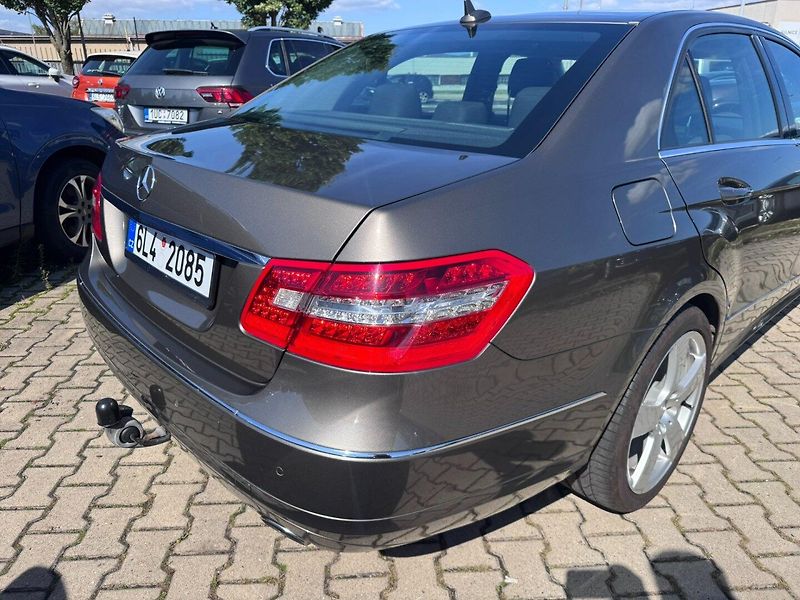 Mercedes-Benz Třídy E (2010) 200 CGI 1,8 135 KW AVANTGARDE - fotka 11 z 50